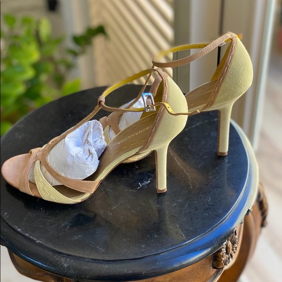 Authentic BCBG gorgeous sandals - Picture 2 of 5